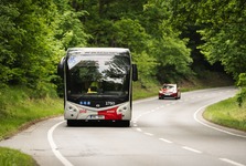 Auto nechte doma. Autobusová linka 878 nově spojí klíčové body Českého krasu